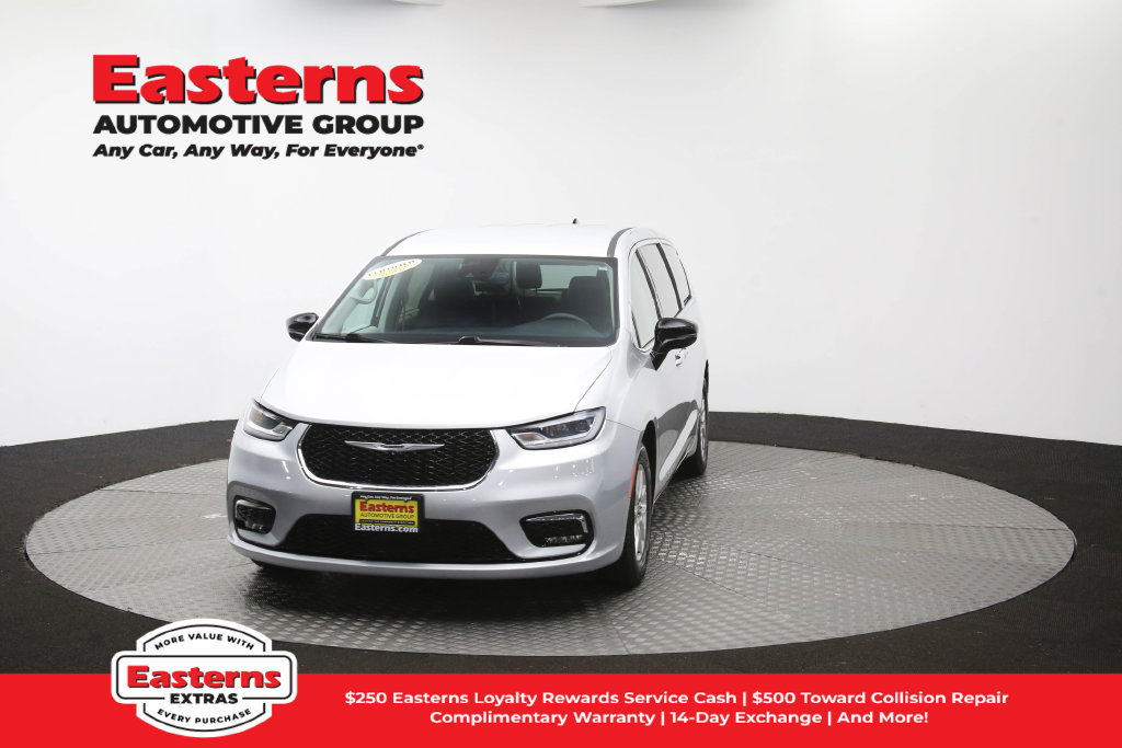 Used 2024 Chrysler Pacifica Touring-L FWD image 53