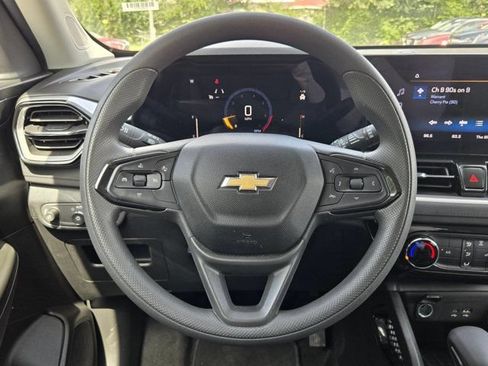 Used 2025 Chevrolet TrailBlazer LT AWD/4WD image 22