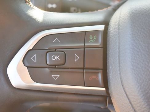 Used 2022 Jeep Compass Limited w/ Sun and Sound Group image 23