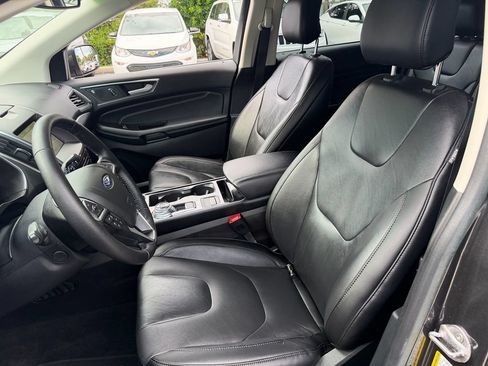 Used 2019 Ford Edge Titanium FWD image 10