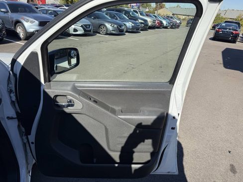 Used 2019 Nissan Frontier SV image 15