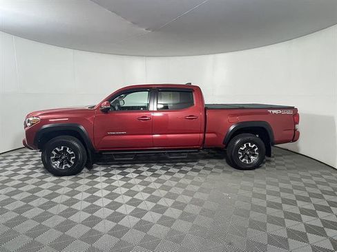 Used 2017 Toyota Tacoma TRD Off-Road w/ Premium & Technology Package AWD/4WD image 4