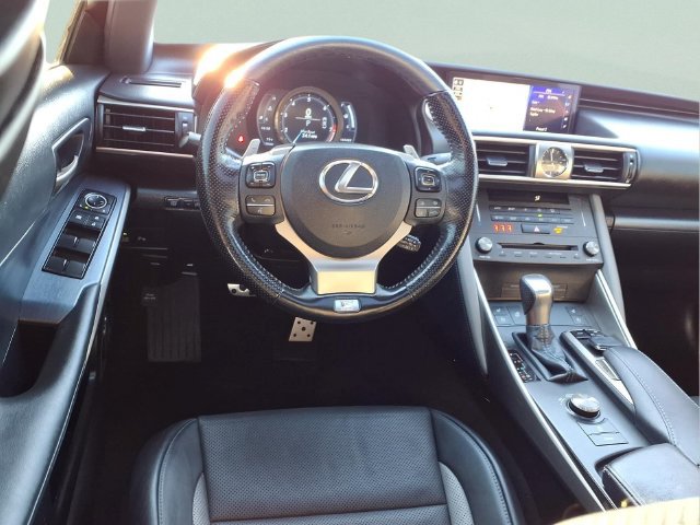 Used 2020 Lexus IS 350 F Sport w/ Blackline Edition AWD/4WD image 4