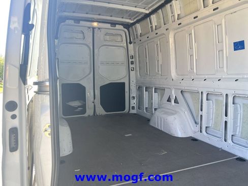 Used 2025 Mercedes-Benz Sprinter 2500 image 23