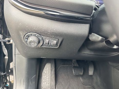 Used 2025 Jeep Compass Latitude w/ Altitude Special Edition AWD/4WD image 32