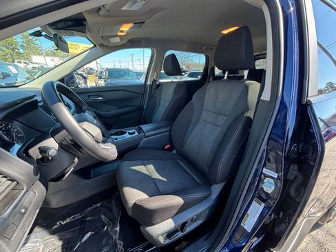 Used 2025 Nissan Rogue SV image 36