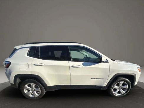 Used 2019 Jeep Compass Latitude w/ Cold Weather Group image 4