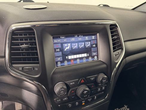 Used 2020 Jeep Grand Cherokee Laredo AWD/4WD image 16