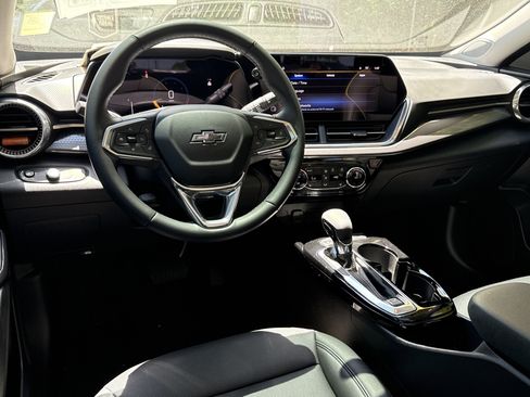 Used 2024 Chevrolet Trax ACTIV w/ Sunroof Package FWD image 22
