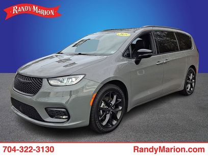 Used 2025 Chrysler Pacifica Limited