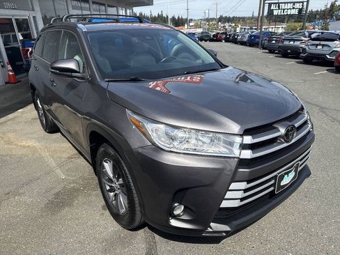 Used 2017 Toyota Highlander XLE AWD/4WD image 11
