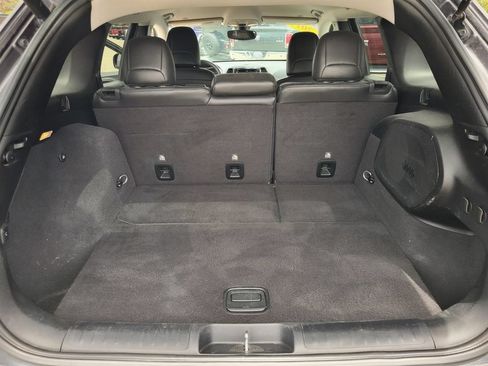 Used 2019 Jeep Cherokee Limited w/ Luxury Group FWD image 23