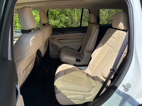 Used 2022 Jeep Grand Cherokee L Limited AWD/4WD image 16