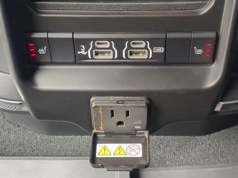 Used 2019 RAM 1500 Laramie AWD/4WD image 16