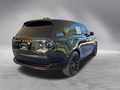Used 2024 Land Rover Range Rover SE AWD/4WD image 3