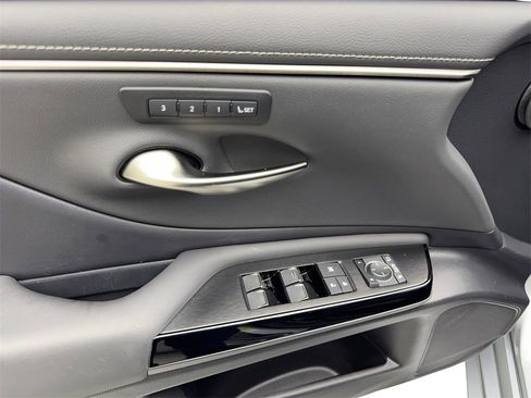 Used 2023 Lexus ES 350 w/ Premium Package image 31