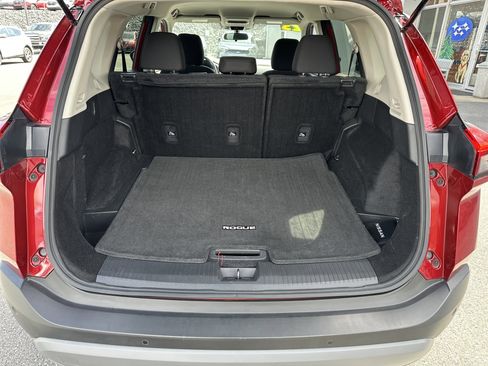 Used 2023 Nissan Rogue S image 5