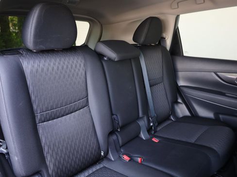 Used 2019 Nissan Rogue SV AWD/4WD image 23