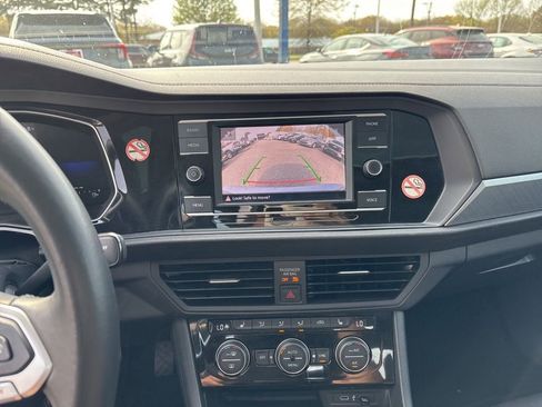 Used 2024 Volkswagen Jetta SE FWD image 17
