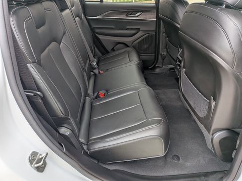 Used 2024 Jeep Grand Cherokee Limited w/ Black Appearance Package AWD/4WD image 30