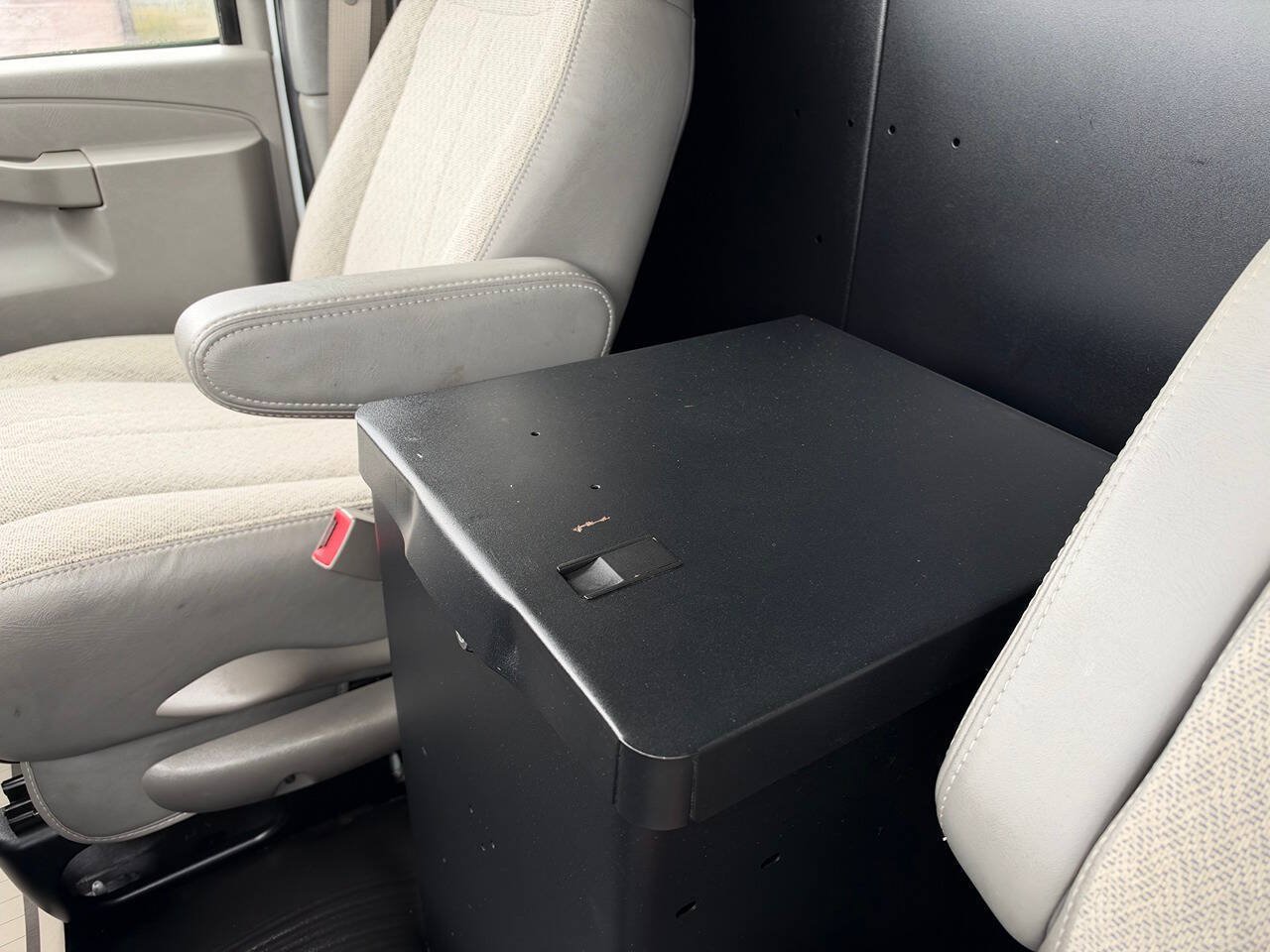 Used 2020 Chevrolet Express 2500 w/ Driver Convenience Package RWD image 27