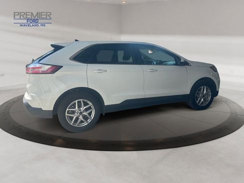 Used 2024 Ford Edge SEL image 5