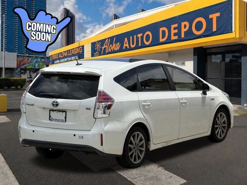 Used 2017 Toyota Prius V Five FWD image 5