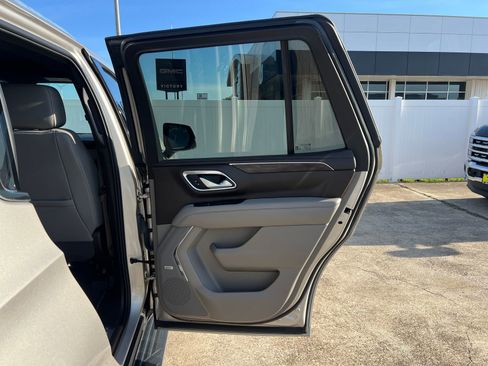 Used 2022 Chevrolet Tahoe LT w/ Luxury Package RWD image 12