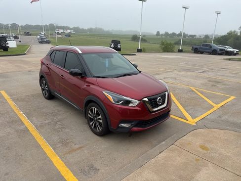 Used 2019 Nissan Kicks SR w/ SR Premium Package FWD image 10