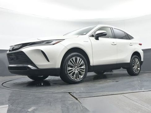 Certified 2021 Toyota Venza XLE image 34