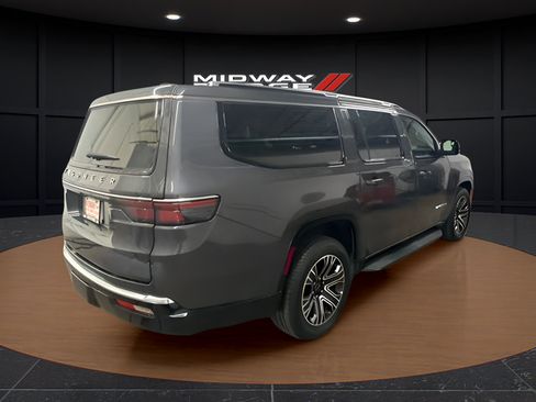 Used 2025 Jeep Wagoneer L Series II w/ 8-pass Seating Package AWD/4WD image 4