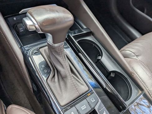 Used 2017 Kia Cadenza Limited w/ Paint Protection Package image 31