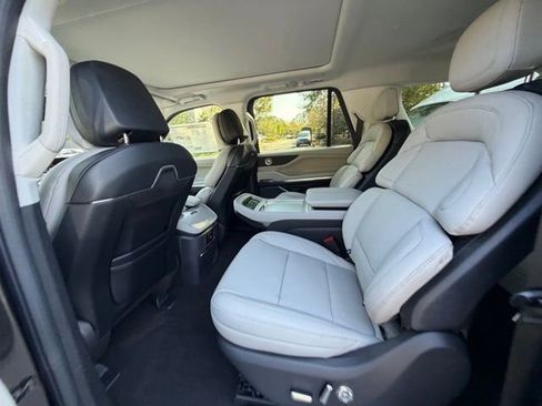 New 2025 Lincoln Navigator L Reserve image 10