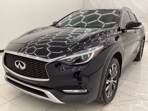 Used 2018 INFINITI QX30 Premium w/ Navigation Package image 1