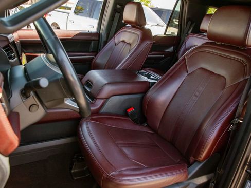 Used 2024 Ford Expedition Limited AWD/4WD image 13