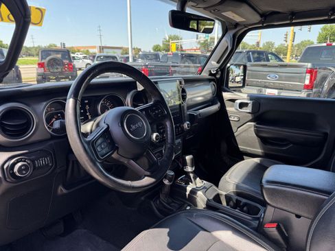 Used 2021 Jeep Gladiator Sport AWD/4WD image 13