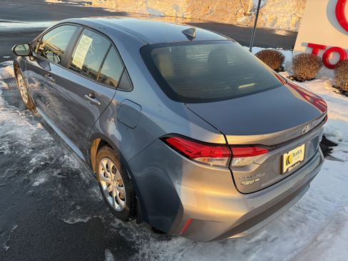 Used 2021 Toyota Corolla LE image 6