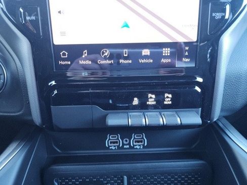 New 2026 RAM 1500 4x4 Crew Cab image 7