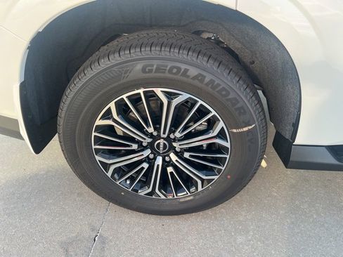 New 2026 Nissan Armada SL w/ Captain's Chari Seat Package image 4