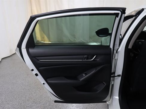 Used 2018 Honda Accord EX image 27