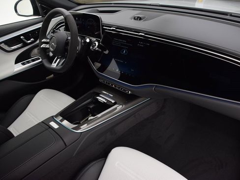 New 2026 Mercedes-Benz E 53 AMG e 4MATIC Sedan image 15