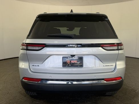 Used 2023 Jeep Grand Cherokee Laredo X AWD/4WD image 6