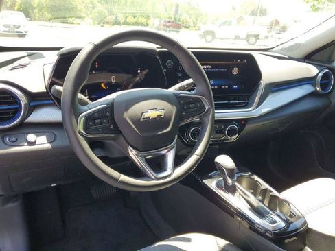 Certified 2025 Chevrolet Trax LT w/ Driver Confidence Package FWD image 6