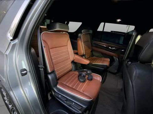 Used 2023 GMC Yukon Denali Ultimate AWD/4WD image 19