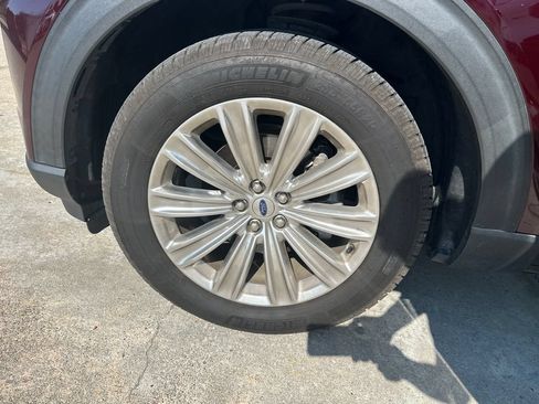 Used 2022 Ford Explorer Limited w/ Equipment Group 301A AWD/4WD image 25