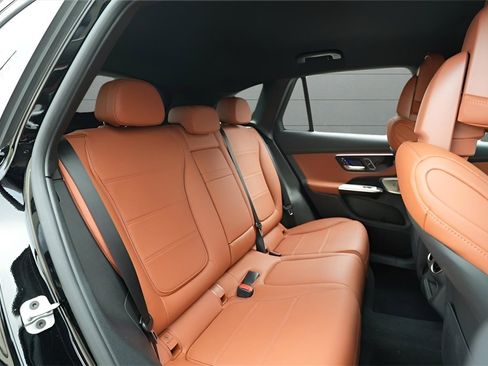 Used 2023 Mercedes-Benz GLC 300 4MATIC w/ Exclusive Trim Package image 32