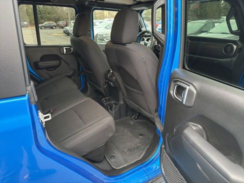 Used 2023 Jeep Gladiator Sport image 8