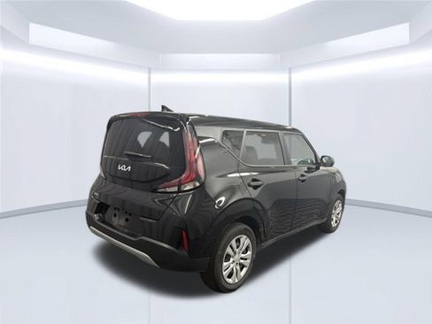 Used 2023 Kia Soul LX FWD image 4