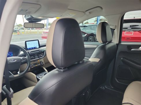 Used 2022 Ford Escape Titanium image 11