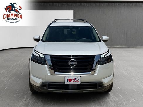 Used 2025 Nissan Pathfinder SV FWD image 8